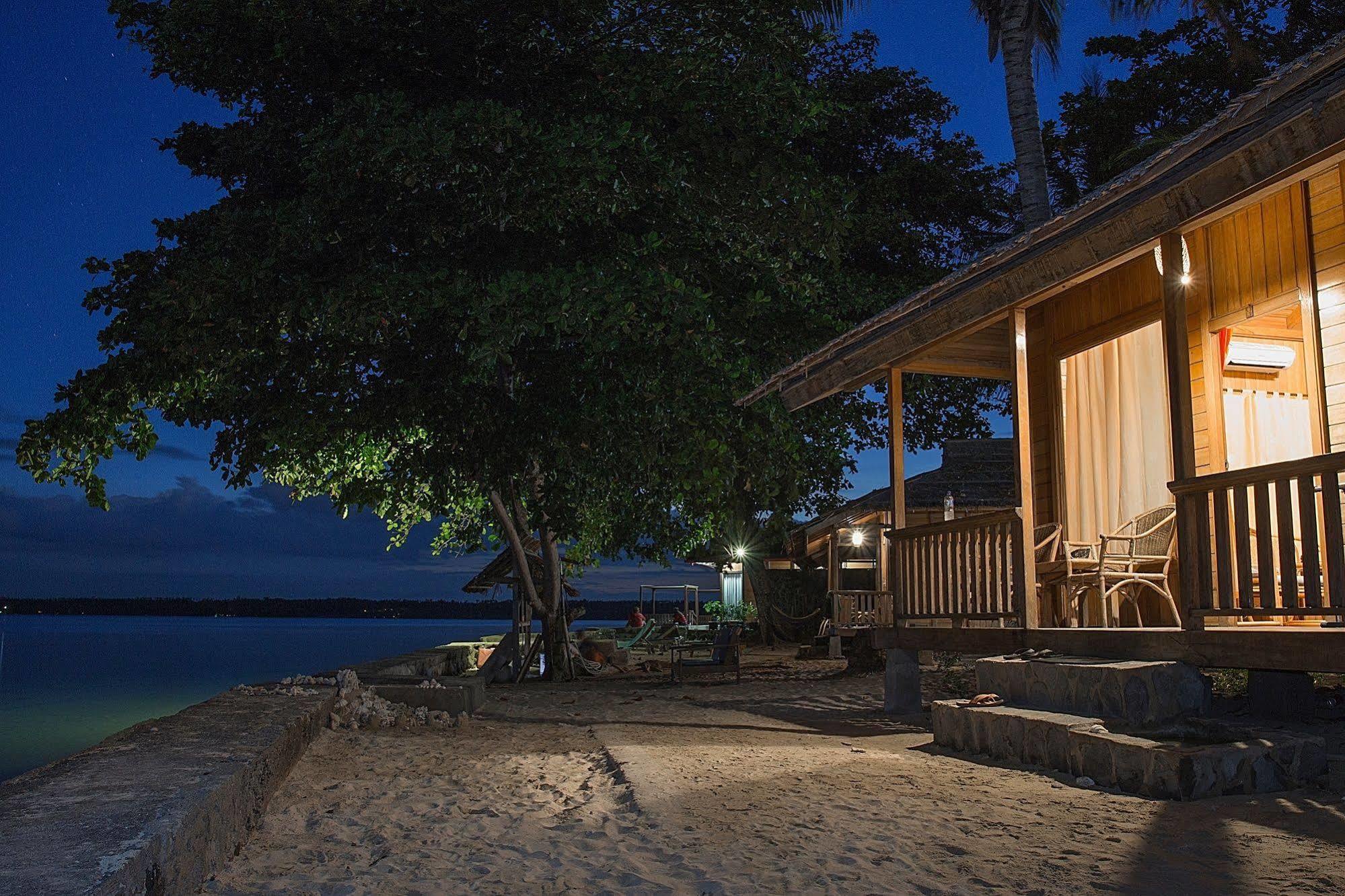 奥荣酒店 Siladen Island 外观 照片