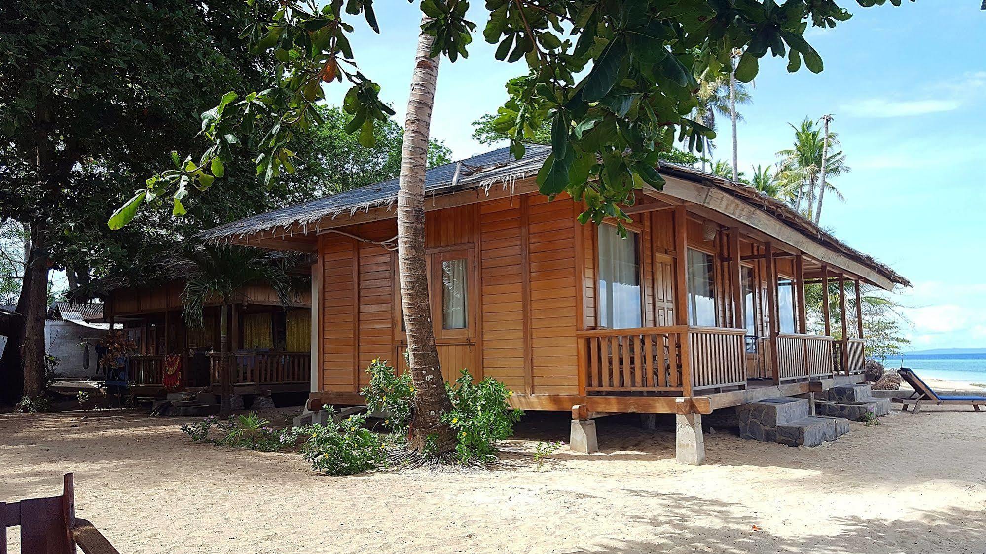 奥荣酒店 Siladen Island 外观 照片