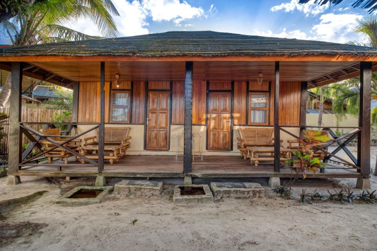 奥荣酒店 Siladen Island 外观 照片