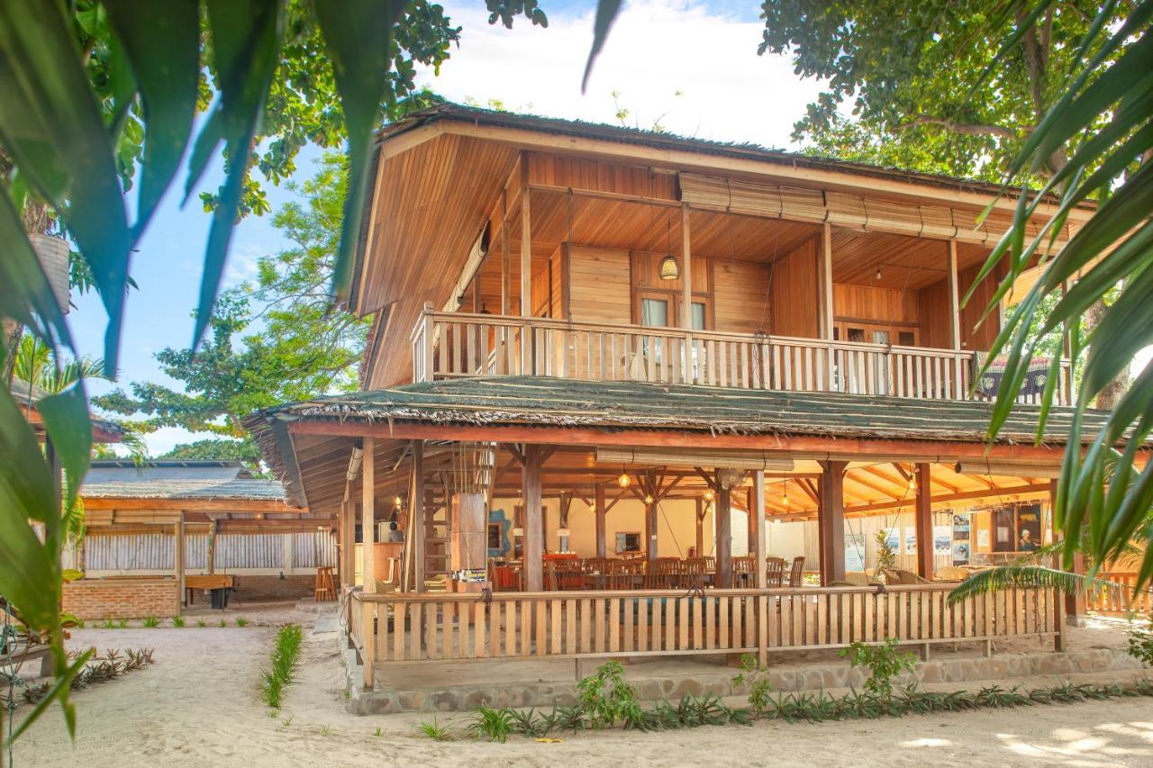 奥荣酒店 Siladen Island 外观 照片